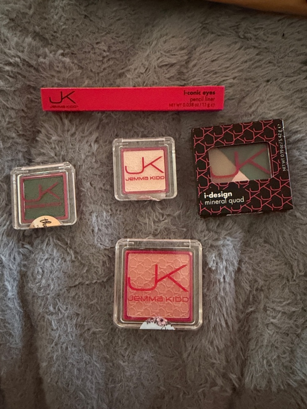 JK 3 set Eye Shadow & Eye Liner and powder blush. New